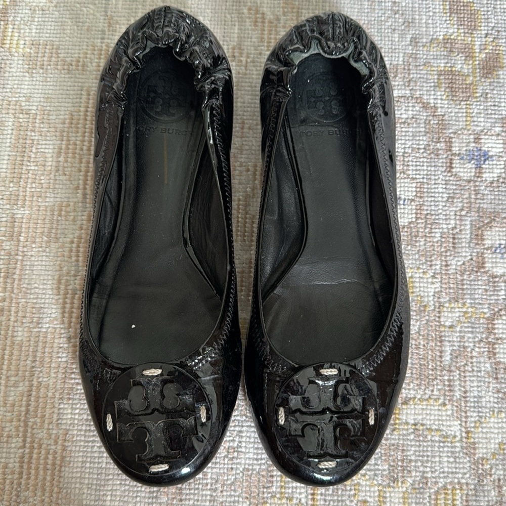 Tory Burch Black Patent Leather Classic Logo Flats Size 6.5